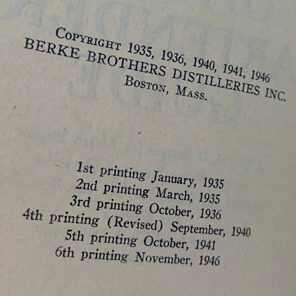 Vintage 1946 Printing of Old Mr. Boston De Luxe Official Bartender's Guide - Picture 6 of 6